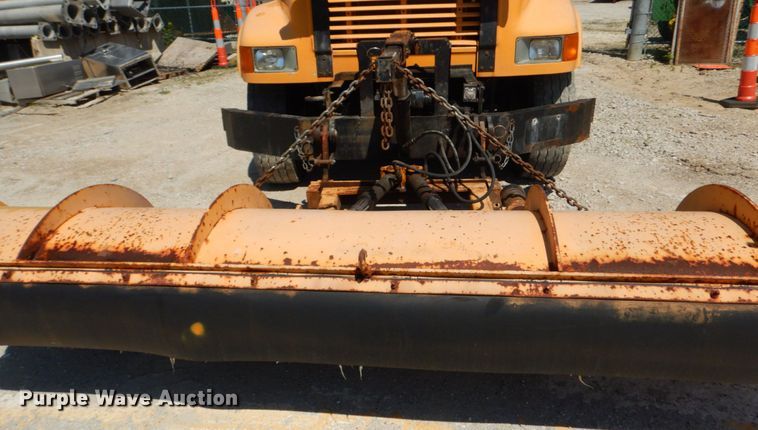 image for item IY9665 2002 International 4900  dump truck