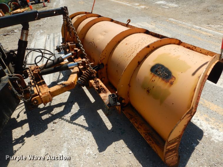 image for item IY9665 2002 International 4900  dump truck