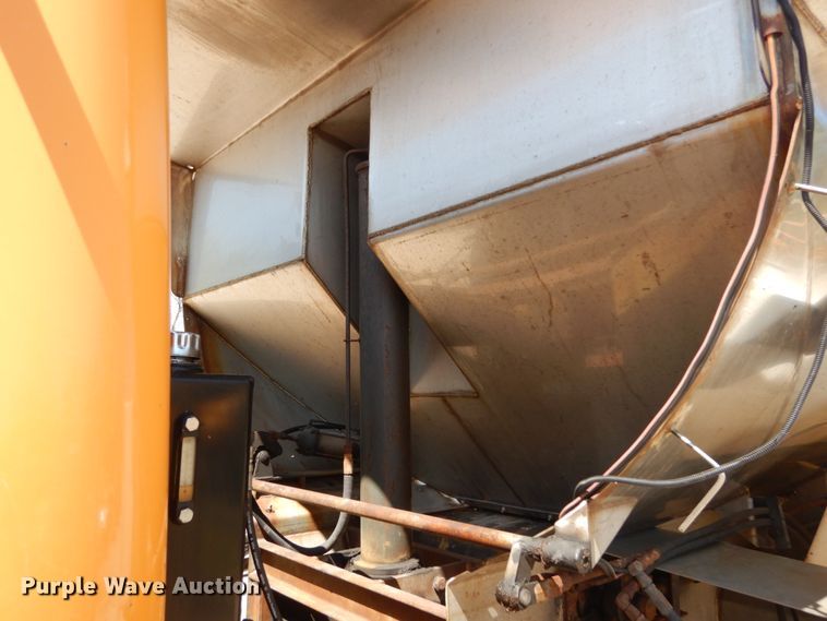 image for item IY9665 2002 International 4900  dump truck