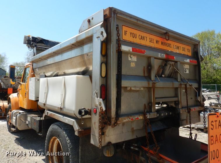 image for item IY9665 2002 International 4900  dump truck