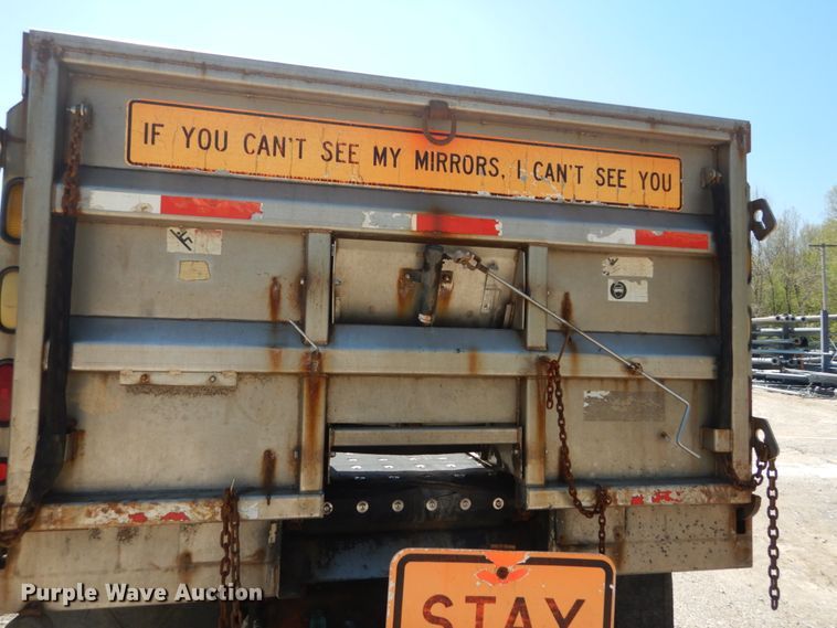 image for item IY9665 2002 International 4900  dump truck