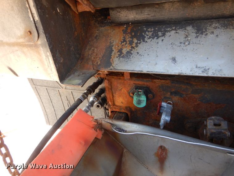 image for item IY9665 2002 International 4900  dump truck