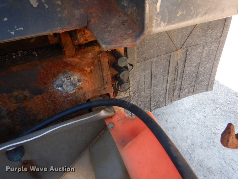 image for item IY9665 2002 International 4900  dump truck