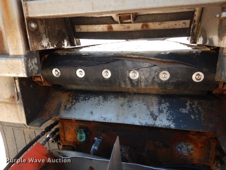 image for item IY9665 2002 International 4900  dump truck