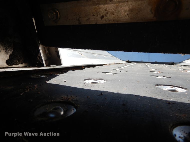 image for item IY9665 2002 International 4900  dump truck