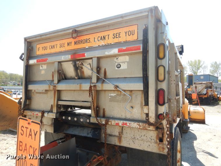 image for item IY9665 2002 International 4900  dump truck