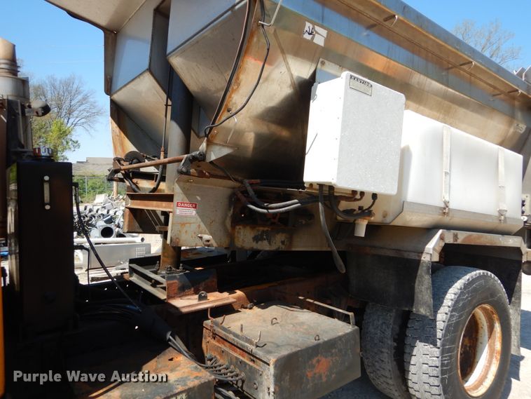 image for item IY9665 2002 International 4900  dump truck