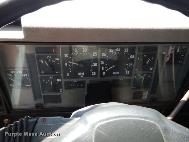 image for item IY9665 2002 International 4900  dump truck