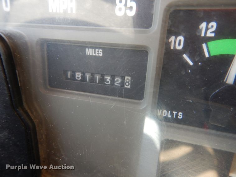 image for item IY9665 2002 International 4900  dump truck