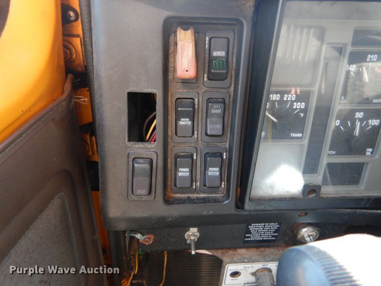 image for item IY9665 2002 International 4900  dump truck