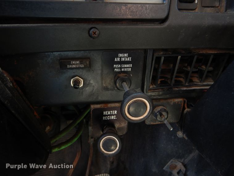 image for item IY9665 2002 International 4900  dump truck