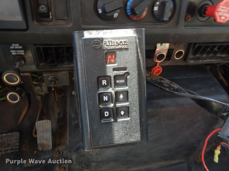 image for item IY9665 2002 International 4900  dump truck