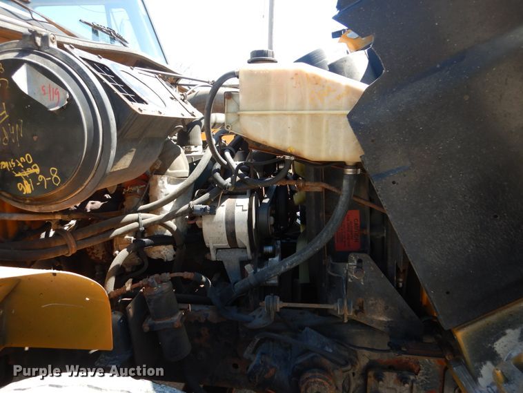 image for item IY9665 2002 International 4900  dump truck