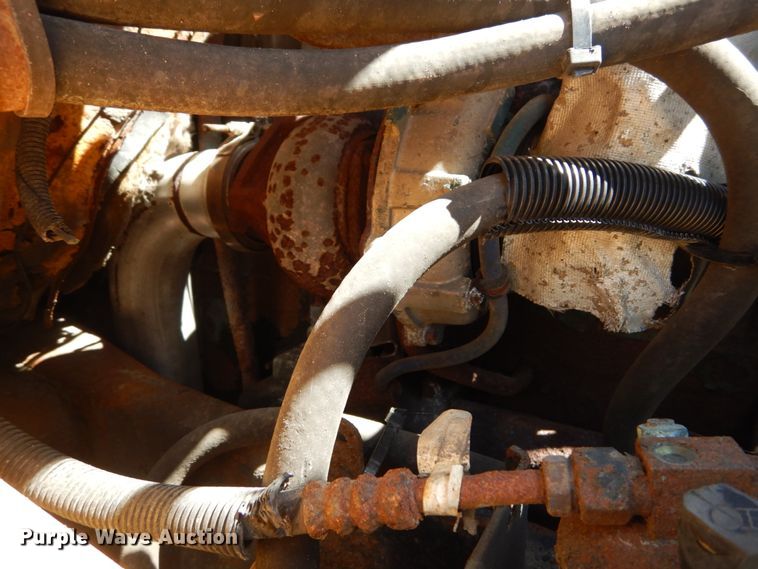 image for item IY9665 2002 International 4900  dump truck