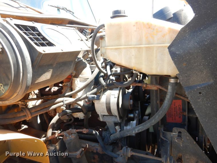 image for item IY9665 2002 International 4900  dump truck