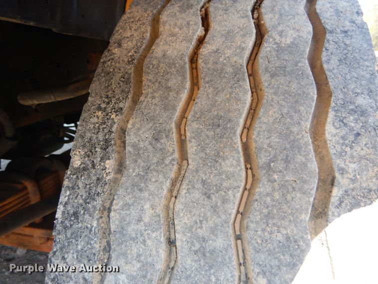 image for item IY9665 2002 International 4900  dump truck