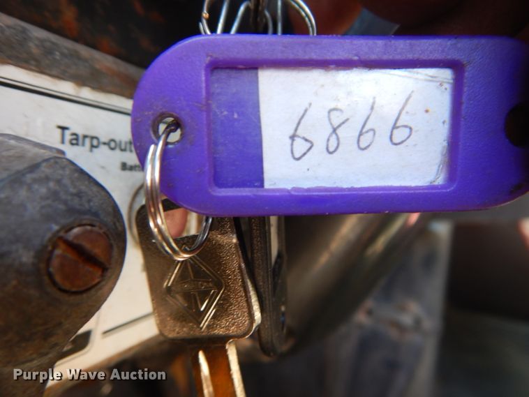 image for item IY9665 2002 International 4900  dump truck