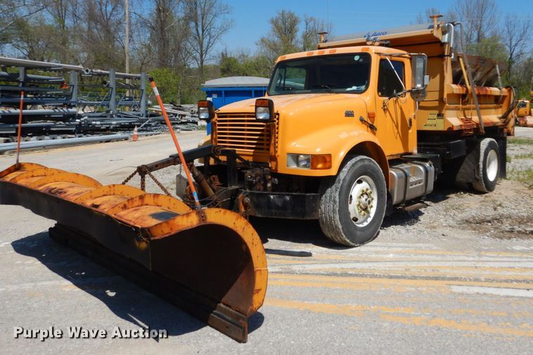 image for item IY9674 2002 International 4900  dump truck