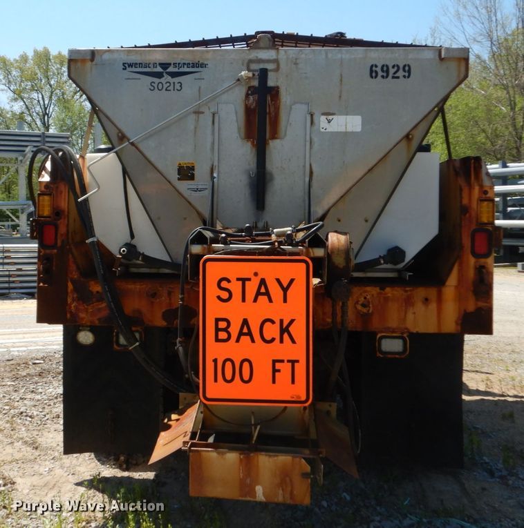 image for item IY9674 2002 International 4900  dump truck