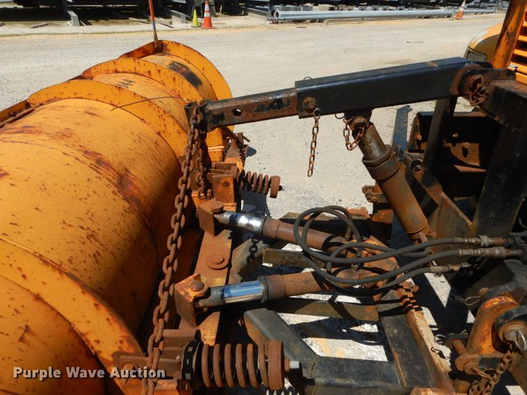 image for item IY9674 2002 International 4900  dump truck