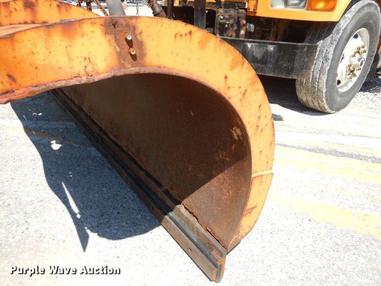 image for item IY9674 2002 International 4900  dump truck