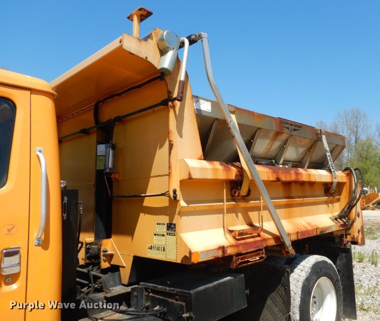 image for item IY9674 2002 International 4900  dump truck