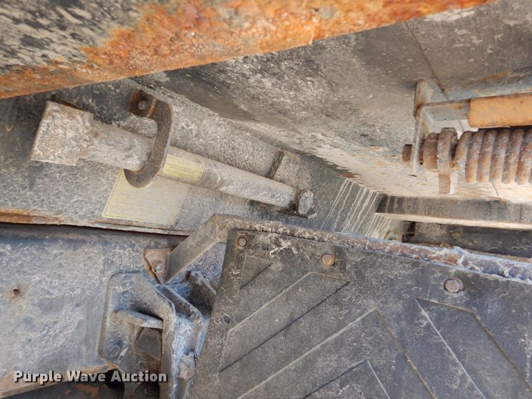 image for item IY9674 2002 International 4900  dump truck