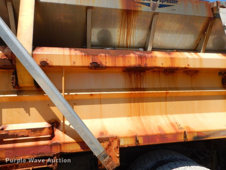 image for item IY9674 2002 International 4900  dump truck