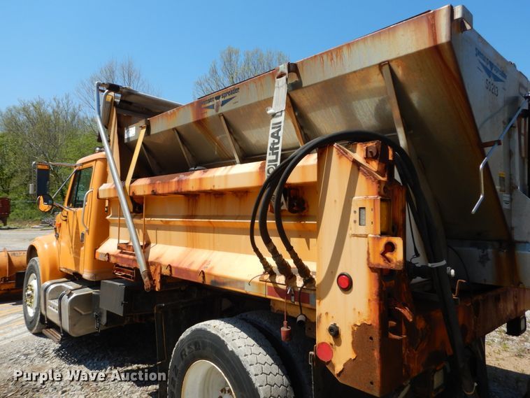image for item IY9674 2002 International 4900  dump truck