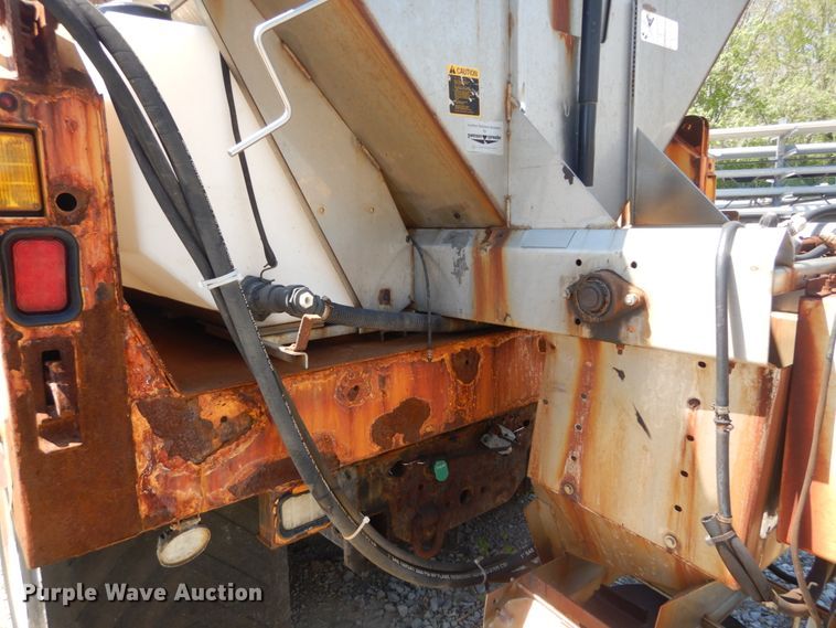 image for item IY9674 2002 International 4900  dump truck