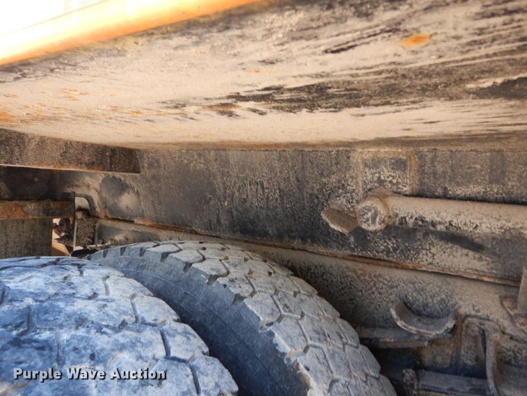 image for item IY9674 2002 International 4900  dump truck