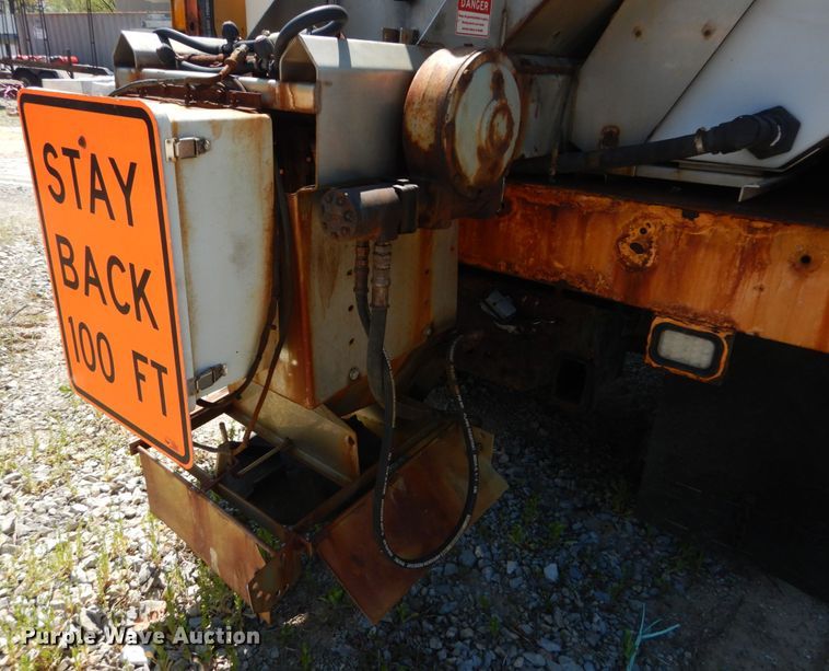 image for item IY9674 2002 International 4900  dump truck