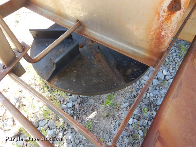 image for item IY9674 2002 International 4900  dump truck