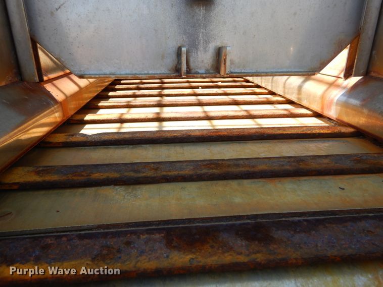 image for item IY9674 2002 International 4900  dump truck