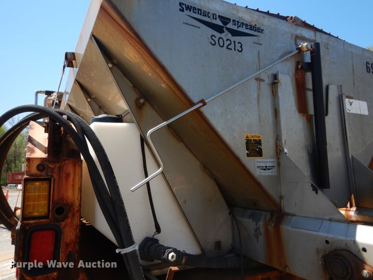 image for item IY9674 2002 International 4900  dump truck