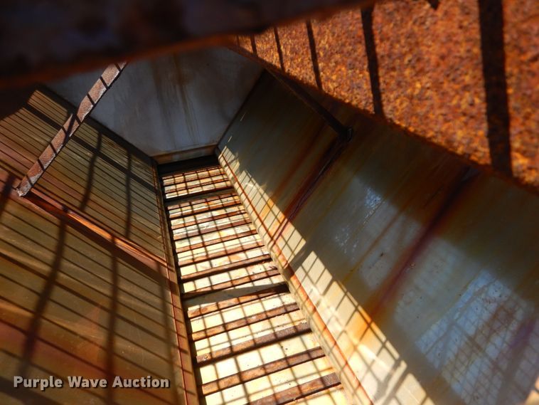 image for item IY9674 2002 International 4900  dump truck