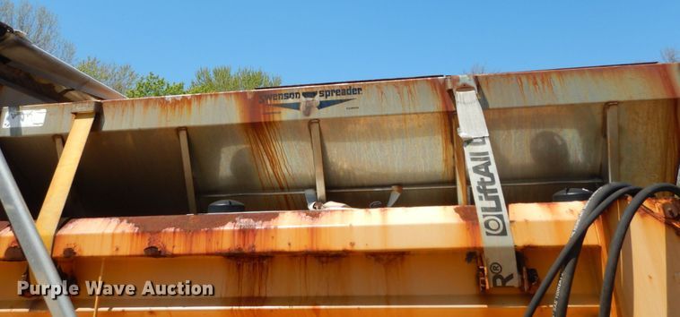 image for item IY9674 2002 International 4900  dump truck