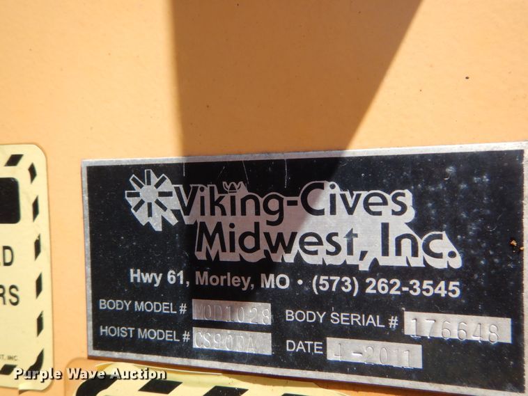 image for item IY9674 2002 International 4900  dump truck