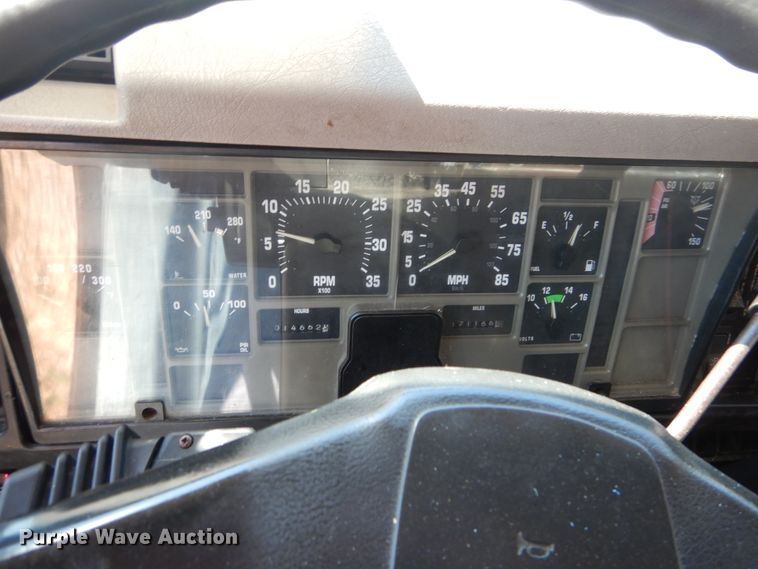 image for item IY9674 2002 International 4900  dump truck