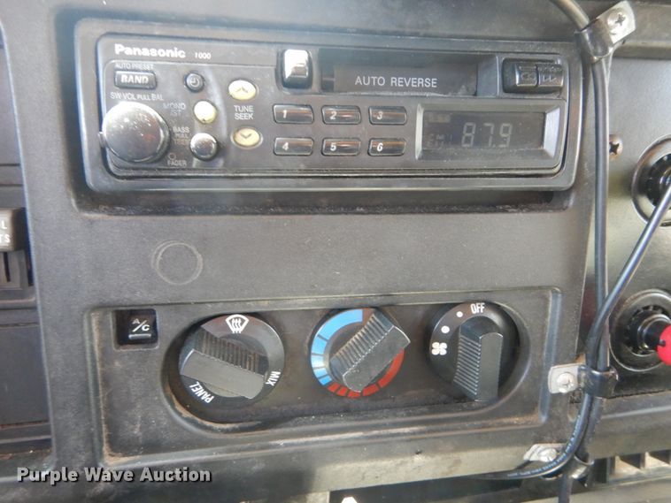 image for item IY9674 2002 International 4900  dump truck