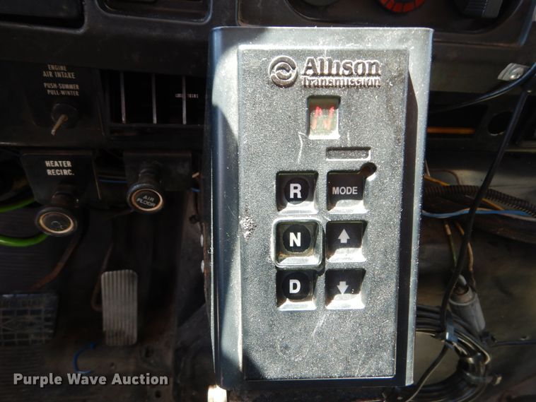 image for item IY9674 2002 International 4900  dump truck