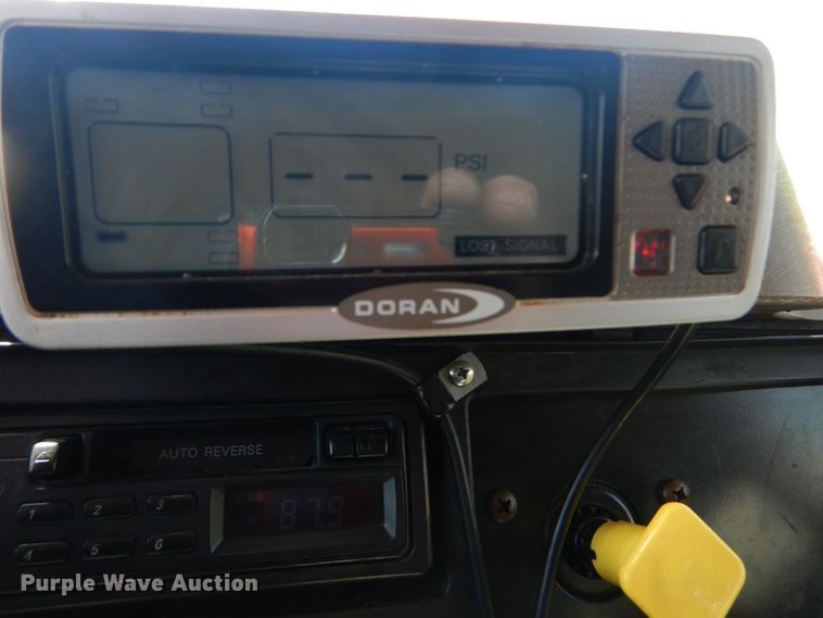 image for item IY9674 2002 International 4900  dump truck