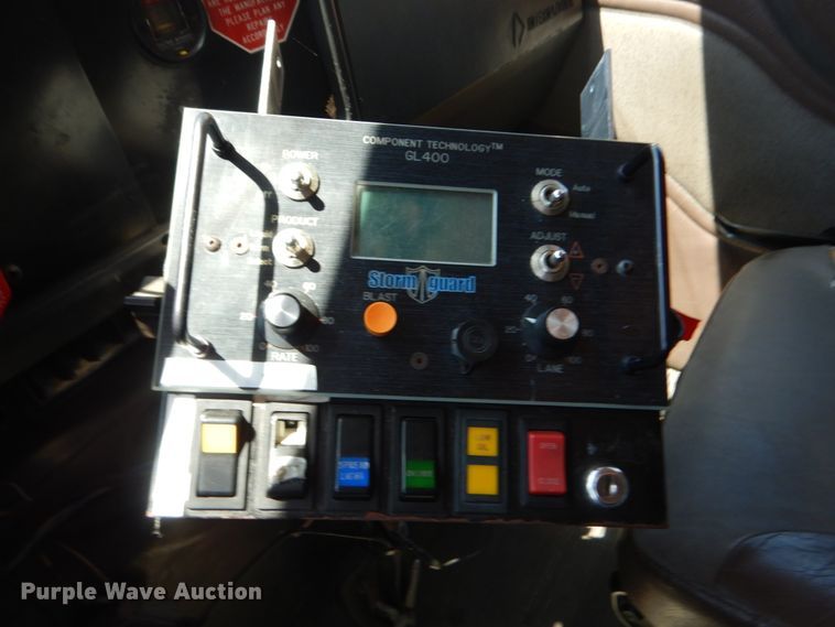 image for item IY9674 2002 International 4900  dump truck