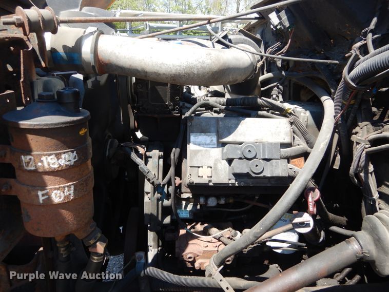 image for item IY9674 2002 International 4900  dump truck