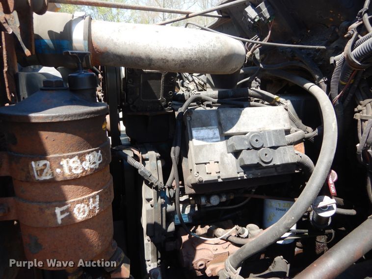 image for item IY9674 2002 International 4900  dump truck