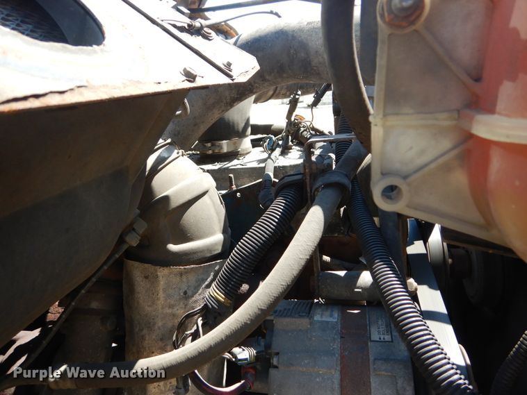 image for item IY9674 2002 International 4900  dump truck