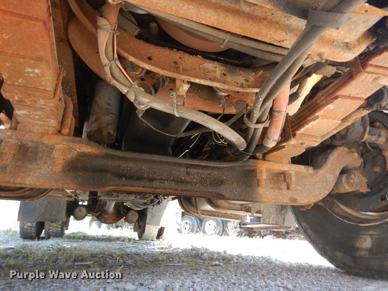 image for item IY9674 2002 International 4900  dump truck