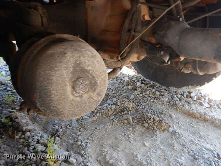 image for item IY9674 2002 International 4900  dump truck