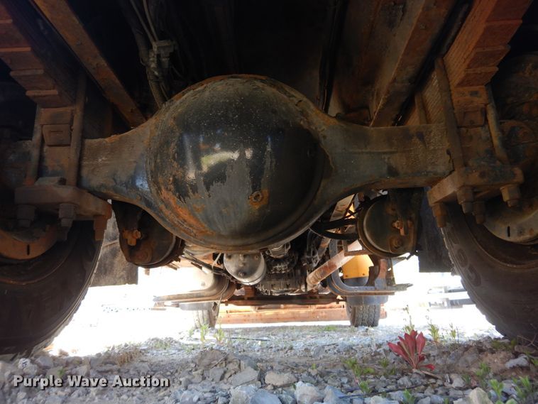 image for item IY9674 2002 International 4900  dump truck