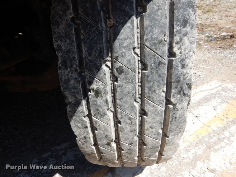 image for item IY9674 2002 International 4900  dump truck